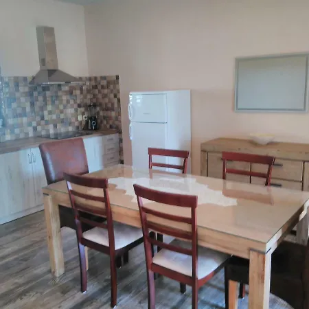 Apartment Vinka *