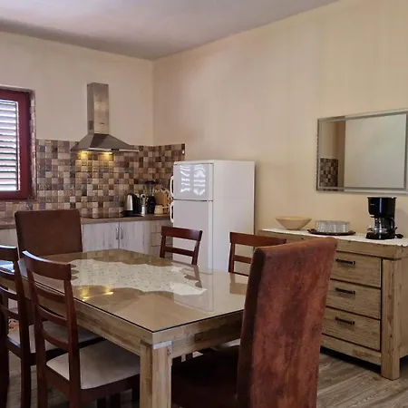 Apartment Vinka *
