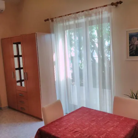Apartment Vinka *